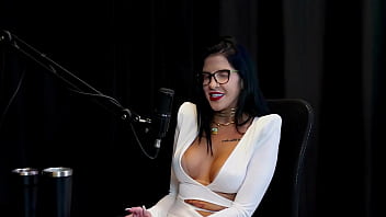 Foi convidada a trabalhar por sua simpatia sempre fez questões de gentileza e abriu sua própria clínica leticia braga watch sheer red