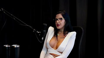 Foi convidada a trabalhar por sua simpatia sempre fez questões de gentileza e abriu sua própria clínica leticia braga watch sheer red