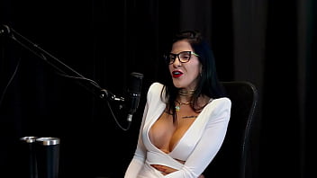 Foi convidada a trabalhar por sua simpatia sempre fez questões de gentileza e abriu sua própria clínica leticia braga watch sheer red