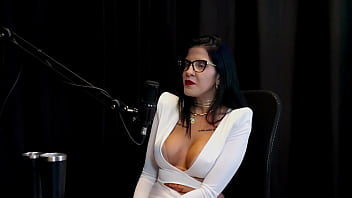 Foi convidada a trabalhar por sua simpatia sempre fez questões de gentileza e abriu sua própria clínica leticia braga watch sheer red