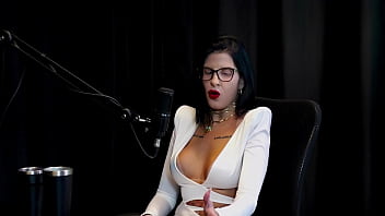 Foi convidada a trabalhar por sua simpatia sempre fez questões de gentileza e abriu sua própria clínica leticia braga watch sheer red