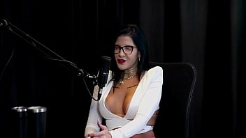 Foi convidada a trabalhar por sua simpatia sempre fez questões de gentileza e abriu sua própria clínica leticia braga watch sheer red