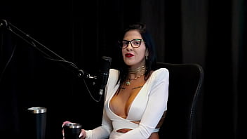 Foi convidada a trabalhar por sua simpatia sempre fez questões de gentileza e abriu sua própria clínica leticia braga watch sheer red