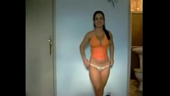 Ariane de campo maior dançando