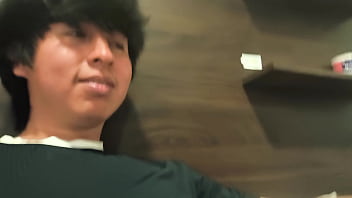 Madre soltera se enfada porque no le di su leche caliente para que se lo trague es toda una puta