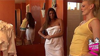 Sensual lesbains 1085