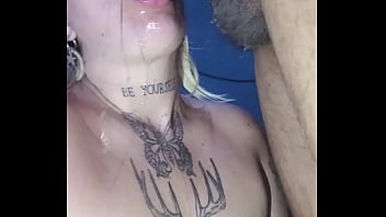 Le gusta por la boca y colita como lo goza