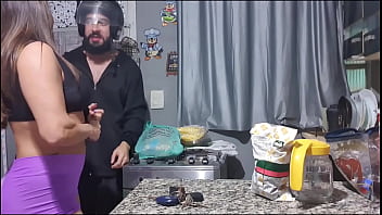 Entregador queria uma gorjeta mas deixei ele relaxado