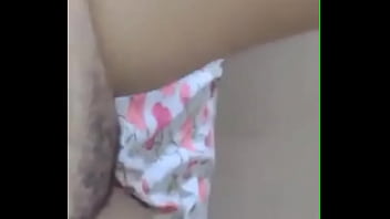 Ele só queria provar minha peludinha mas a gozada dele foi absurda