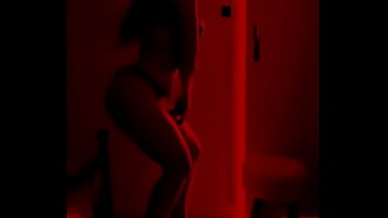 Allé suis moi je t'emmène dans mon deuxième monde reine de la transition