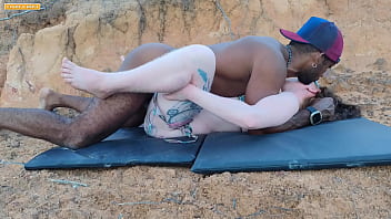 Casal de namorados deixa colçhao de quebrada so pra fuder