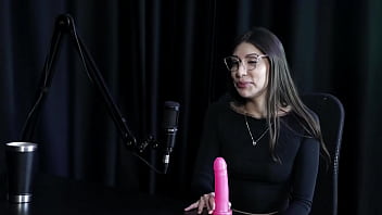 Gostosa mostra como se faz um bom boquete beija a loira e mostra os lindos peitos melina khalifa watch sheer red