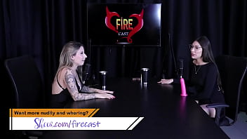 Gostosa mostra como se faz um bom boquete beija a loira e mostra os lindos peitos melina khalifa watch sheer red