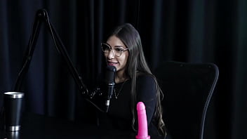 Gostosa mostra como se faz um bom boquete beija a loira e mostra os lindos peitos melina khalifa watch sheer red