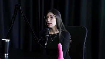 Gostosa mostra como se faz um bom boquete beija a loira e mostra os lindos peitos melina khalifa watch sheer red