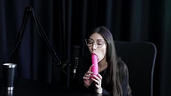 Gostosa mostra como se faz um bom boquete beija a loira e mostra os lindos peitos melina khalifa watch sheer red