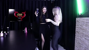 Gostosa mostra como se faz um bom boquete beija a loira e mostra os lindos peitos melina khalifa watch sheer red