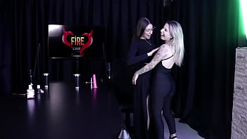 Gostosa mostra como se faz um bom boquete beija a loira e mostra os lindos peitos melina khalifa watch sheer red