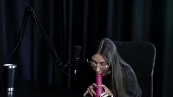 Gostosa mostra como se faz um bom boquete beija a loira e mostra os lindos peitos melina khalifa watch sheer red