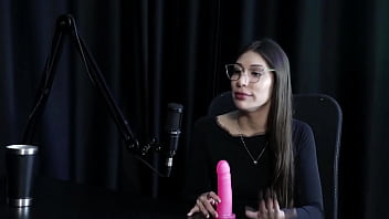 Gostosa mostra como se faz um bom boquete beija a loira e mostra os lindos peitos melina khalifa watch sheer red