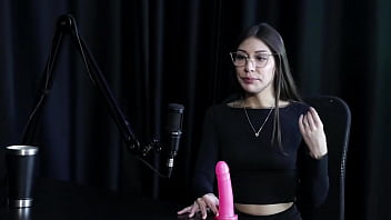 Gostosa mostra como se faz um bom boquete beija a loira e mostra os lindos peitos melina khalifa watch sheer red