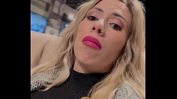 Hello la team j'arrive à lui faire fermer le magasin et l'attraper dans un coin pour qu'il me défonce le cul