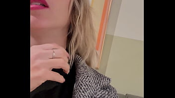 Hello la team j'arrive à lui faire fermer le magasin et l'attraper dans un coin pour qu'il me défonce le cul