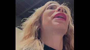 Hello la team j'arrive à lui faire fermer le magasin et l'attraper dans un coin pour qu'il me défonce le cul