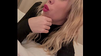 Hello la team j'arrive à lui faire fermer le magasin et l'attraper dans un coin pour qu'il me défonce le cul