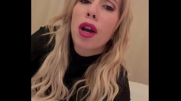 Hello la team j'arrive à lui faire fermer le magasin et l'attraper dans un coin pour qu'il me défonce le cul