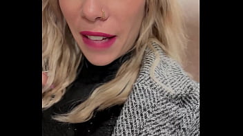 Hello la team j'arrive à lui faire fermer le magasin et l'attraper dans un coin pour qu'il me défonce le cul