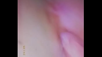 Le gusta echarse dedo