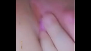 Le gusta echarse dedo