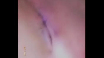 Le gusta echarse dedo