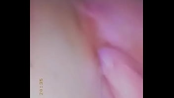 Le gusta echarse dedo