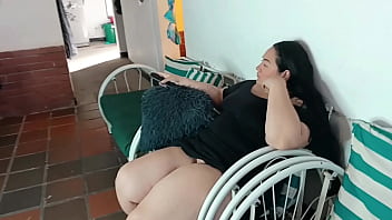 Que le digo a la puta de mi madrastra que se deje grabar su coño y culo mientras la follo