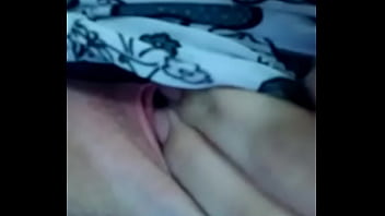 Novinha se masturbando