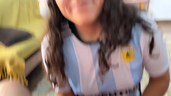 Le gane la competencia de videojuegos a mi mejor amiga y tuve que darme sexo oral y anal para celebrar