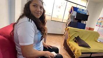 Le gane la competencia de videojuegos a mi mejor amiga y tuve que darme sexo oral y anal para celebrar