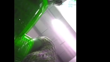 Por baixo da saia na fila do supermercado