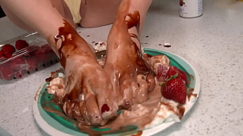 Lexi belle makes a foot cream sunday