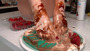 Lexi belle makes a foot cream sunday