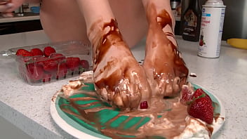 Lexi belle makes a foot cream sunday