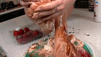 Lexi belle makes a foot cream sunday