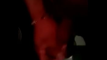 Hetero masturbandose en el baño