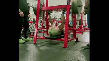 Anything over 500# requires 2 spotters anything that makes my legs quiver like this and i’m fuckin down have an