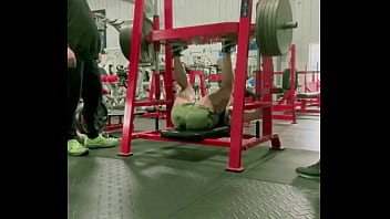 Anything over 500# requires 2 spotters anything that makes my legs quiver like this and i’m fuckin down have an
