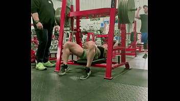 Anything over 500# requires 2 spotters anything that makes my legs quiver like this and i’m fuckin down have an