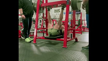Anything over 500# requires 2 spotters anything that makes my legs quiver like this and i’m fuckin down have an