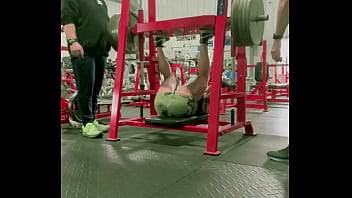 Anything over 500# requires 2 spotters anything that makes my legs quiver like this and i’m fuckin down have an
